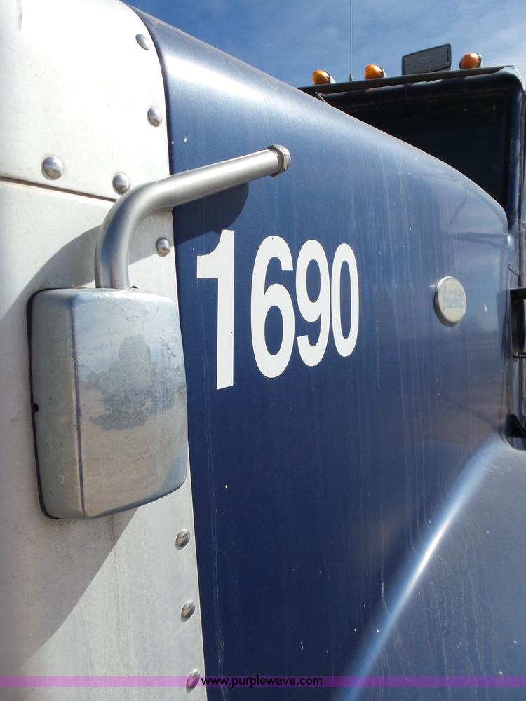 image for item J1263 1998 Peterbilt 377 semi truck
