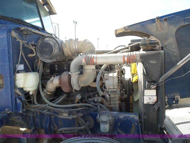 image for item J1263 1998 Peterbilt 377 semi truck