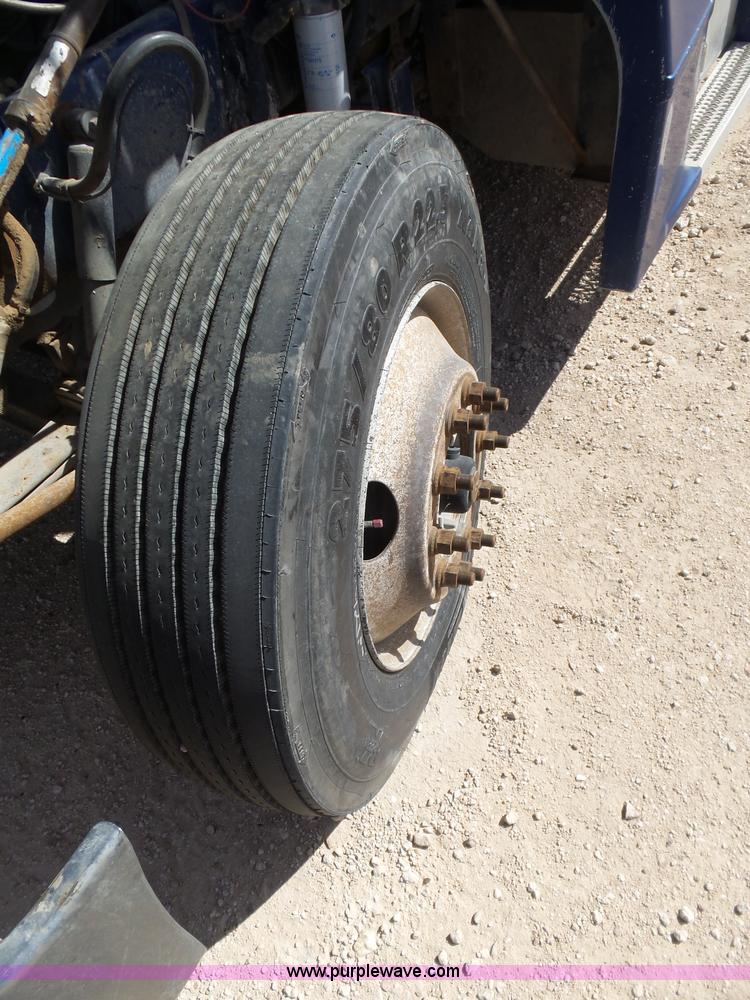 image for item J1263 1998 Peterbilt 377 semi truck