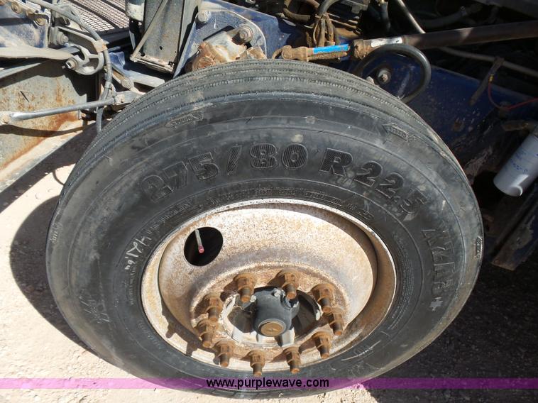 image for item J1263 1998 Peterbilt 377 semi truck