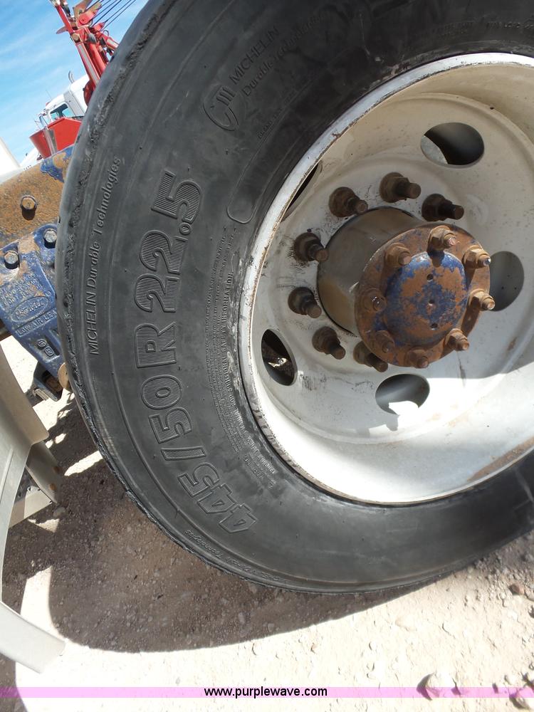 image for item J1263 1998 Peterbilt 377 semi truck