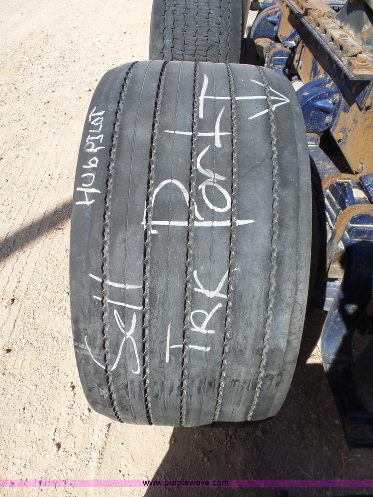 image for item J1263 1998 Peterbilt 377 semi truck