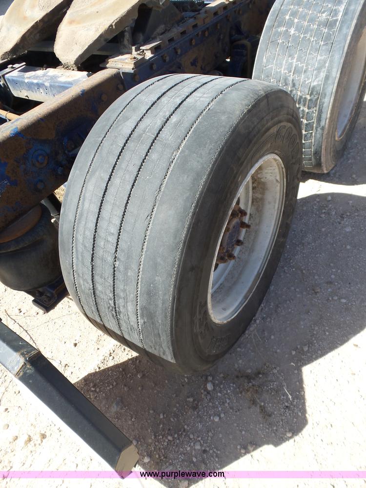 image for item J1263 1998 Peterbilt 377 semi truck