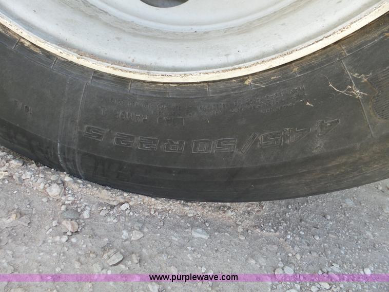 image for item J1263 1998 Peterbilt 377 semi truck