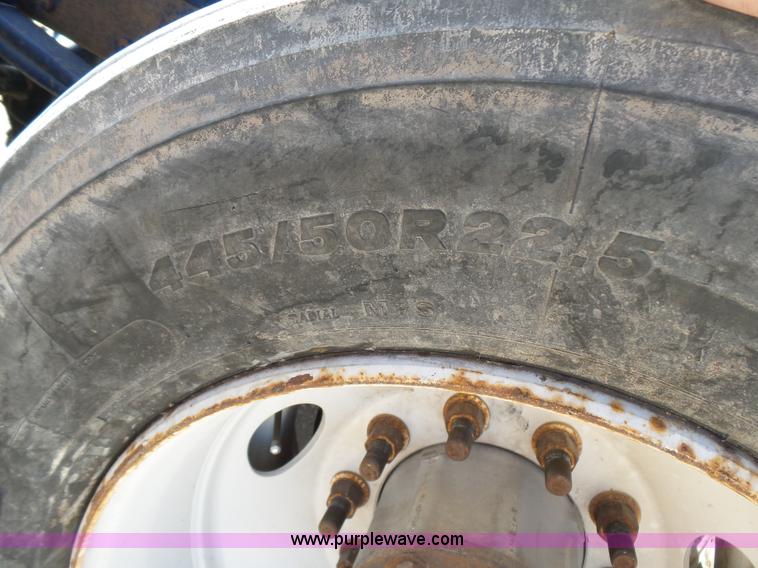 image for item J1263 1998 Peterbilt 377 semi truck