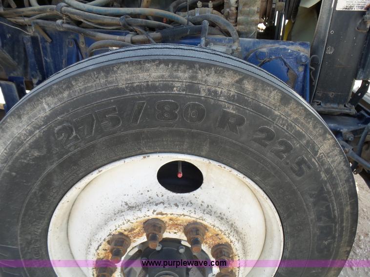 image for item J1263 1998 Peterbilt 377 semi truck