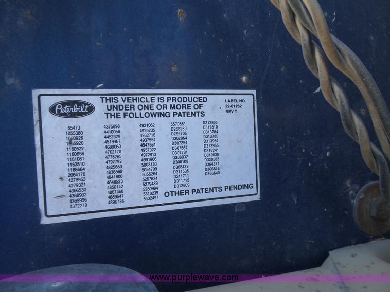 image for item J1263 1998 Peterbilt 377 semi truck