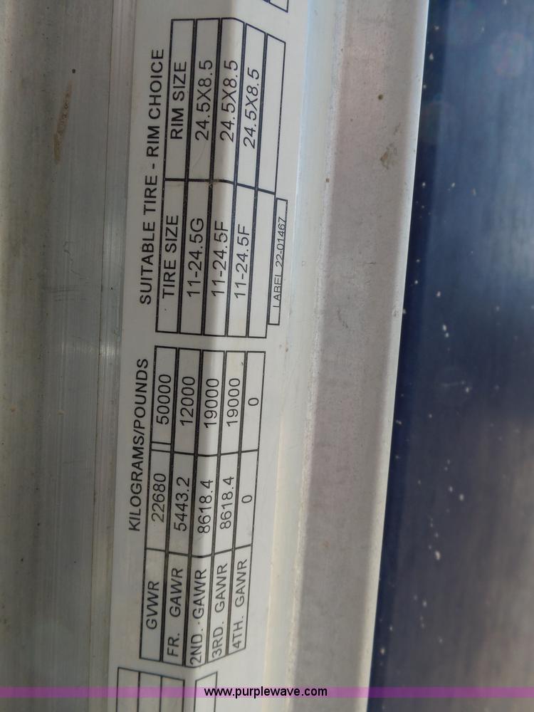 image for item J1263 1998 Peterbilt 377 semi truck