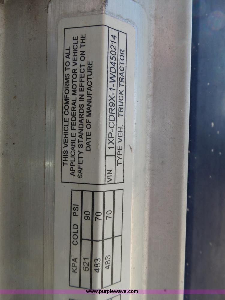 image for item J1263 1998 Peterbilt 377 semi truck