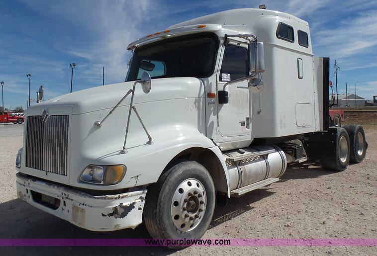image for item J1264 2007 International 9400i semi truck