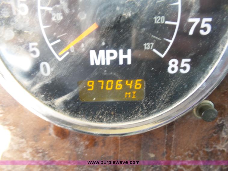 image for item J1264 2007 International 9400i semi truck