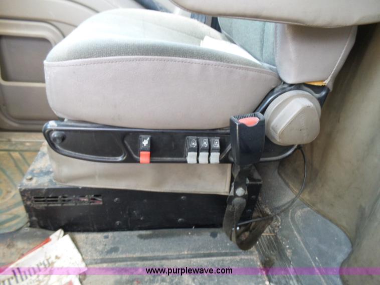 image for item J1264 2007 International 9400i semi truck