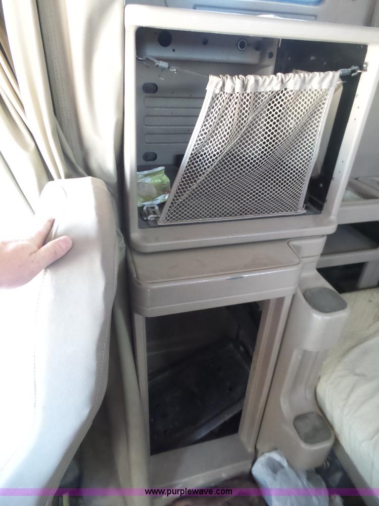 image for item J1264 2007 International 9400i semi truck