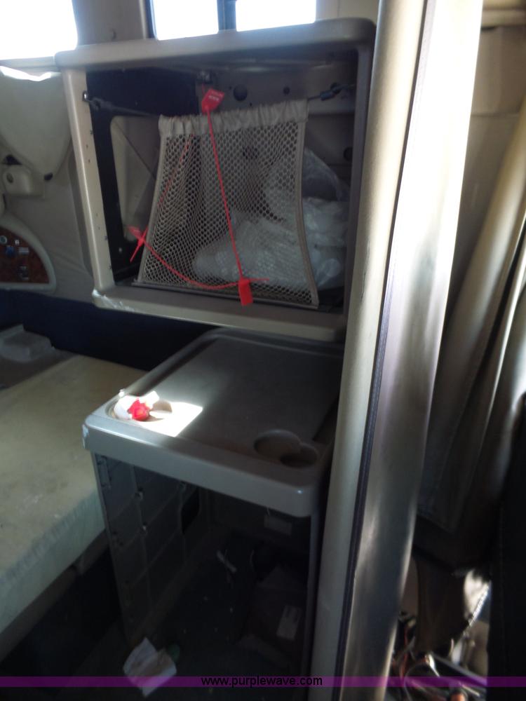 image for item J1264 2007 International 9400i semi truck