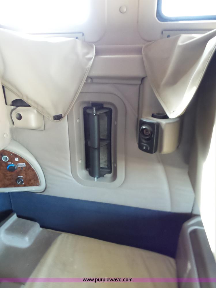 image for item J1264 2007 International 9400i semi truck