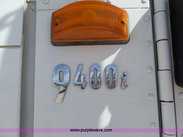 image for item J1264 2007 International 9400i semi truck