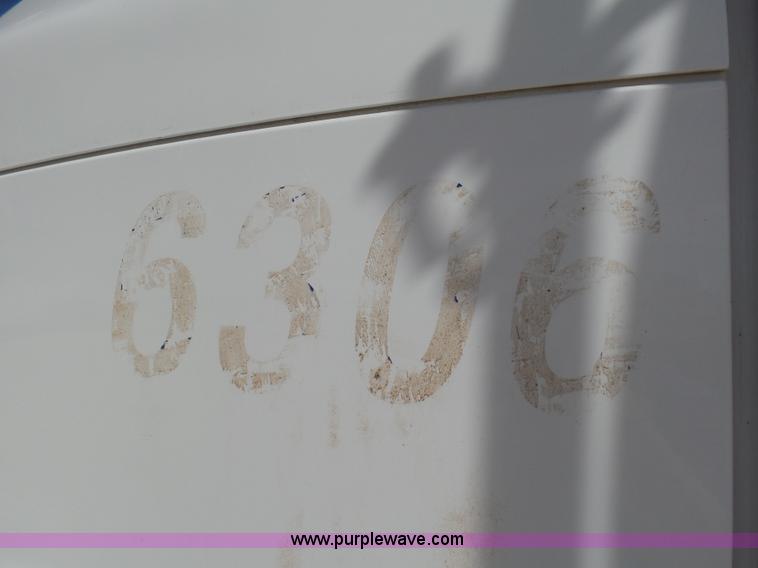 image for item J1264 2007 International 9400i semi truck