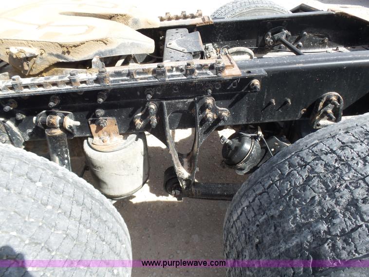 image for item J1264 2007 International 9400i semi truck