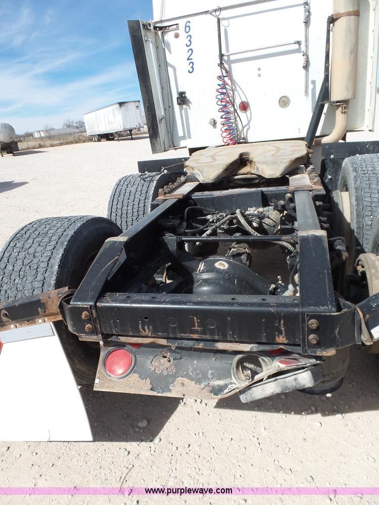 image for item J1264 2007 International 9400i semi truck