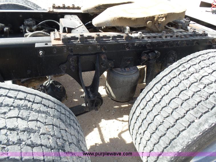 image for item J1264 2007 International 9400i semi truck