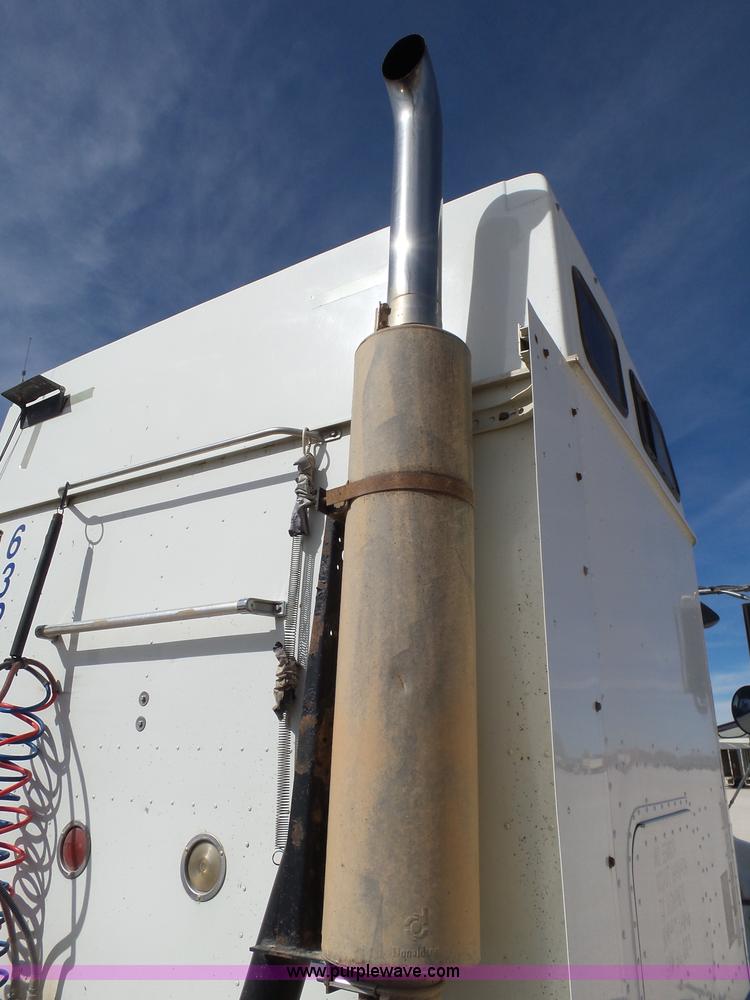 image for item J1264 2007 International 9400i semi truck