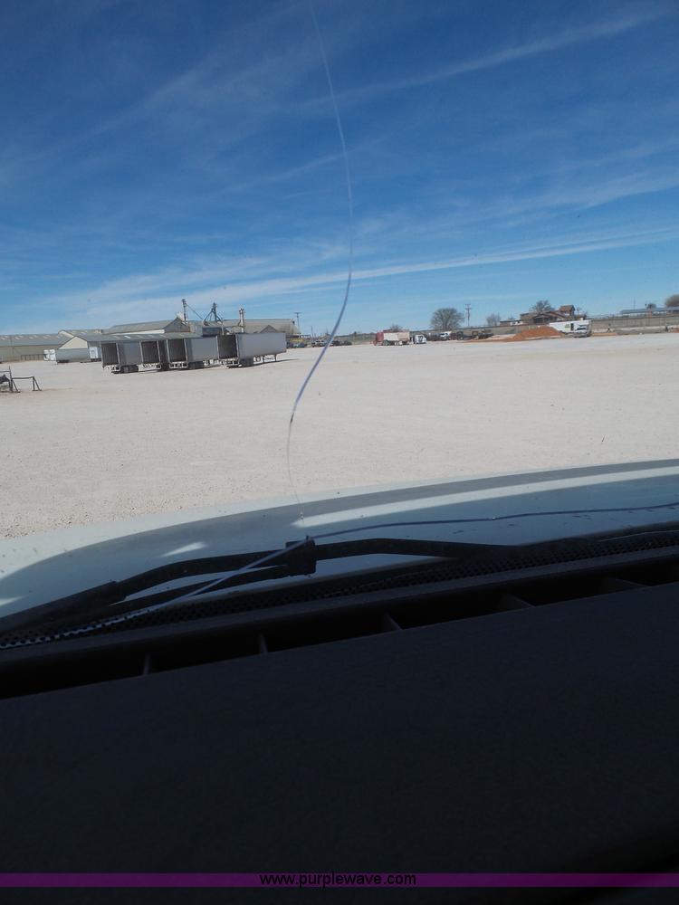 image for item J1264 2007 International 9400i semi truck