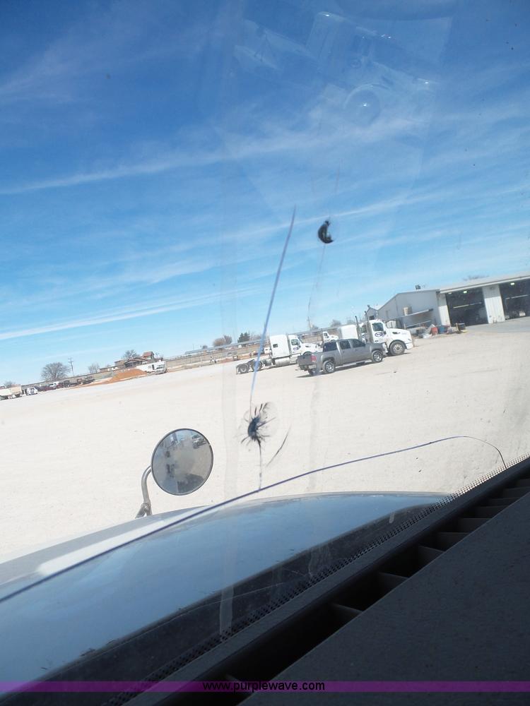 image for item J1264 2007 International 9400i semi truck