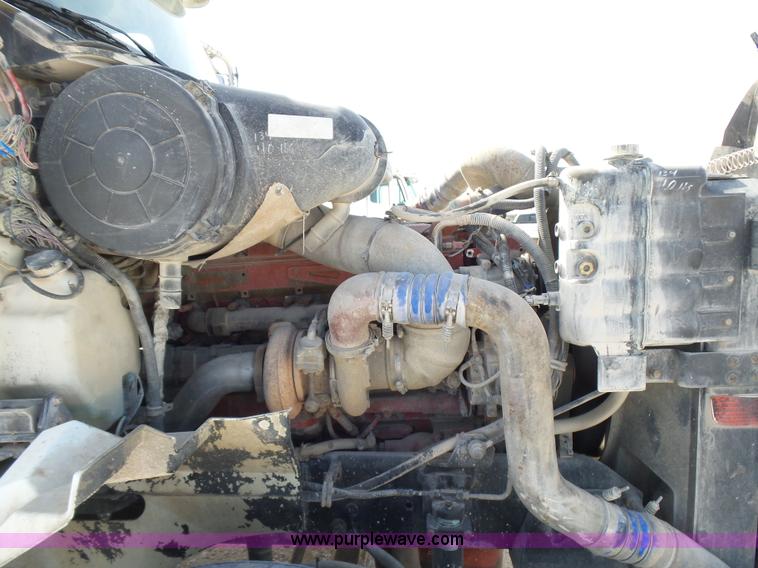 image for item J1264 2007 International 9400i semi truck