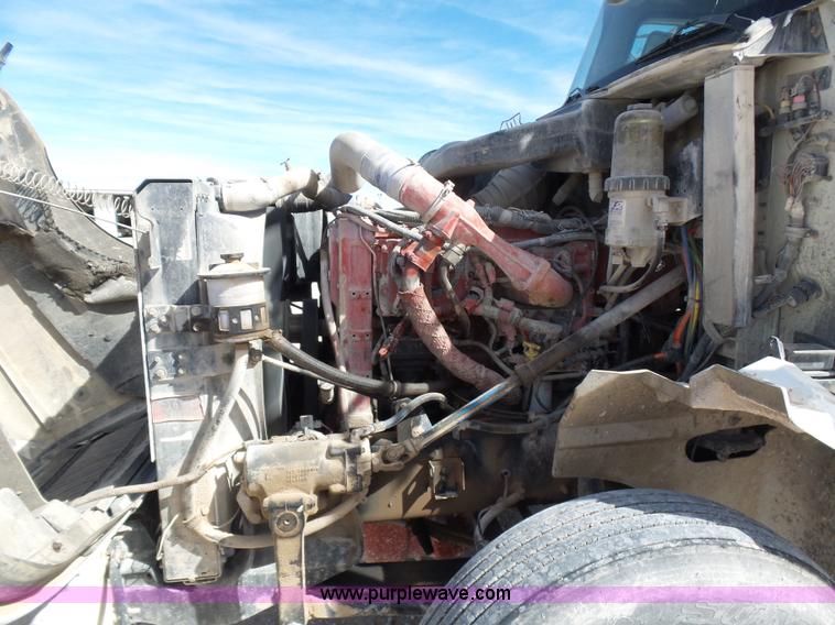 image for item J1264 2007 International 9400i semi truck