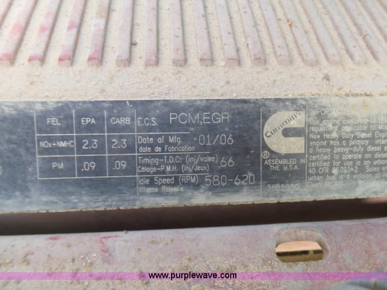 image for item J1264 2007 International 9400i semi truck