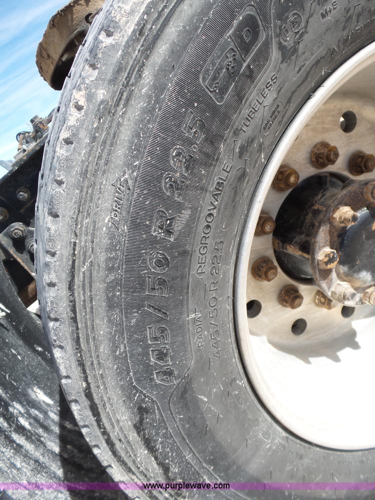 image for item J1264 2007 International 9400i semi truck