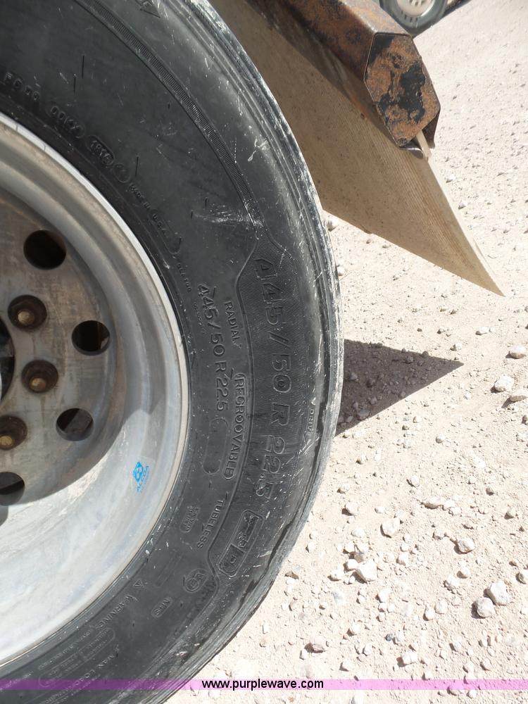 image for item J1264 2007 International 9400i semi truck