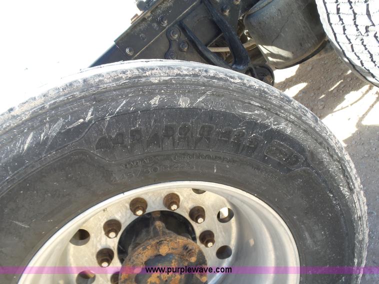 image for item J1264 2007 International 9400i semi truck