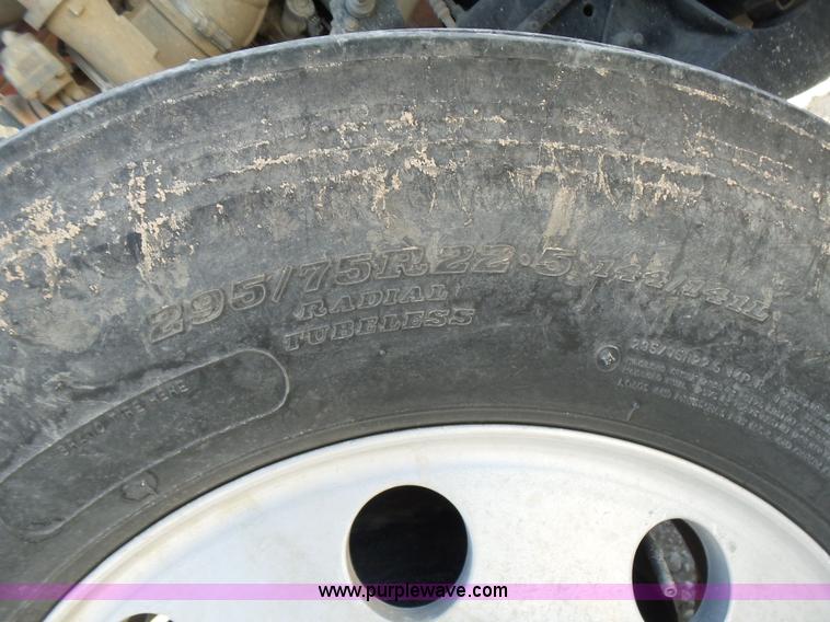 image for item J1264 2007 International 9400i semi truck