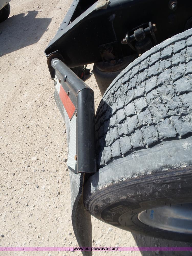 image for item J1264 2007 International 9400i semi truck