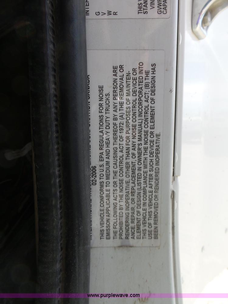 image for item J1264 2007 International 9400i semi truck