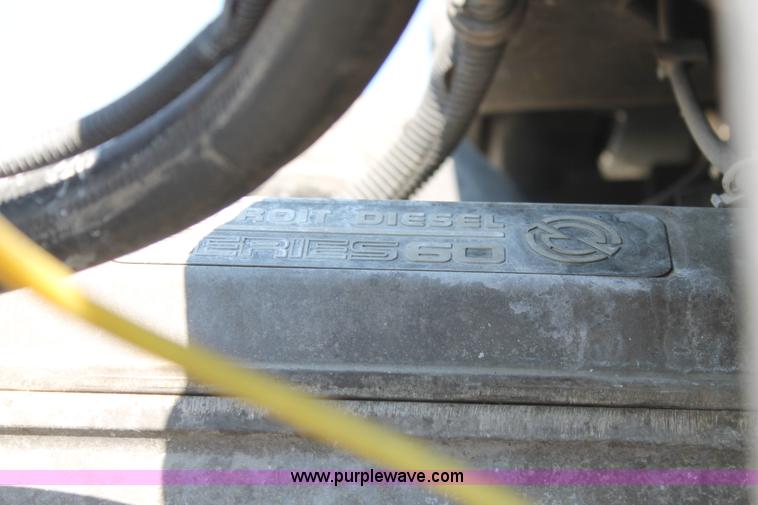 image for item J1448 2005 Freightliner Columbia semi truck