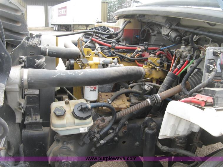 image for item J2892 2005 Freightliner Business Class M2 truck cab and chassis