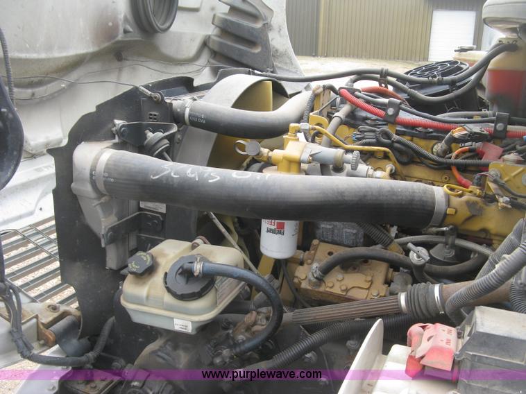 image for item J2892 2005 Freightliner Business Class M2 truck cab and chassis