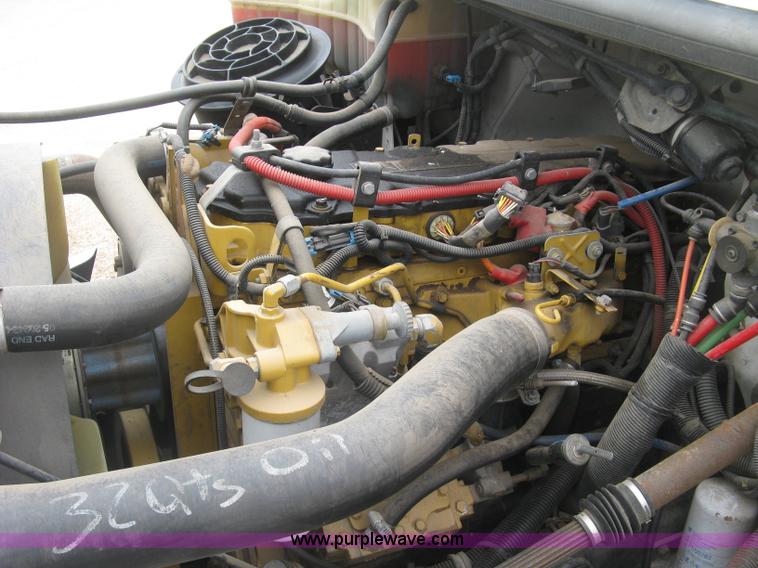 image for item J2892 2005 Freightliner Business Class M2 truck cab and chassis