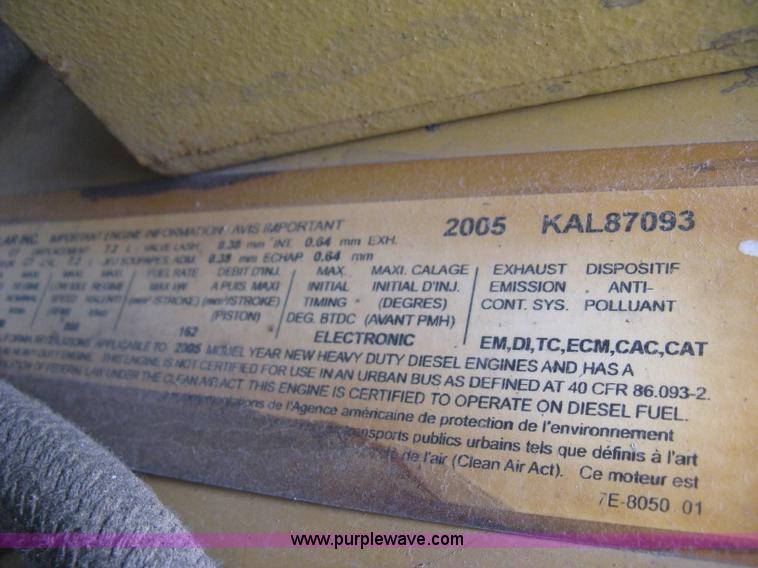 image for item J2892 2005 Freightliner Business Class M2 truck cab and chassis