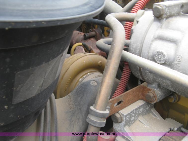 image for item J2892 2005 Freightliner Business Class M2 truck cab and chassis