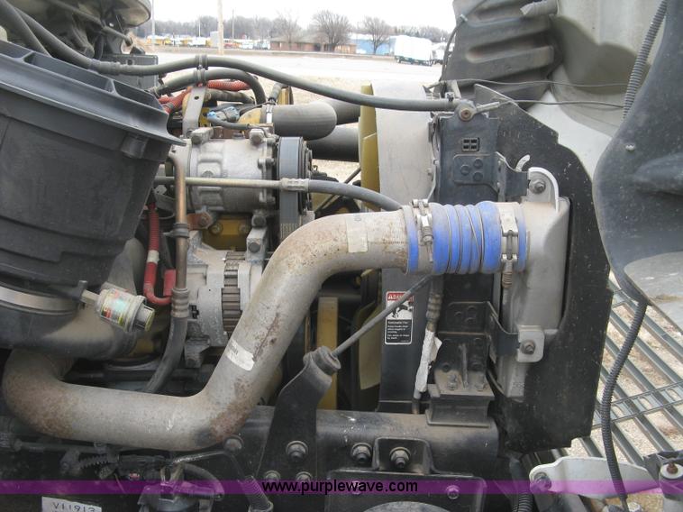 image for item J2892 2005 Freightliner Business Class M2 truck cab and chassis