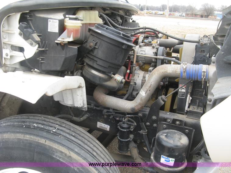 image for item J2892 2005 Freightliner Business Class M2 truck cab and chassis