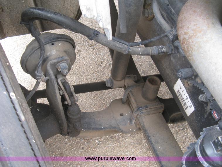 image for item J2892 2005 Freightliner Business Class M2 truck cab and chassis