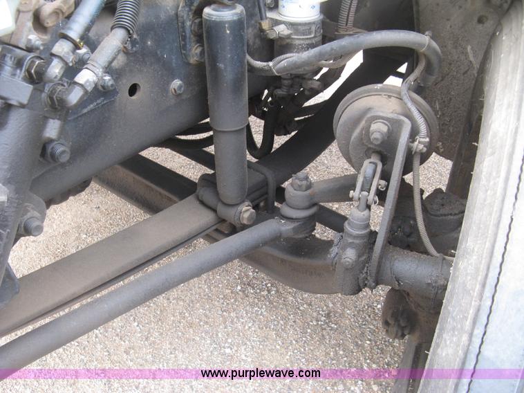 image for item J2892 2005 Freightliner Business Class M2 truck cab and chassis