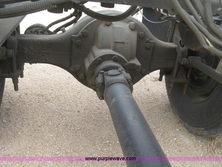 image for item J2892 2005 Freightliner Business Class M2 truck cab and chassis