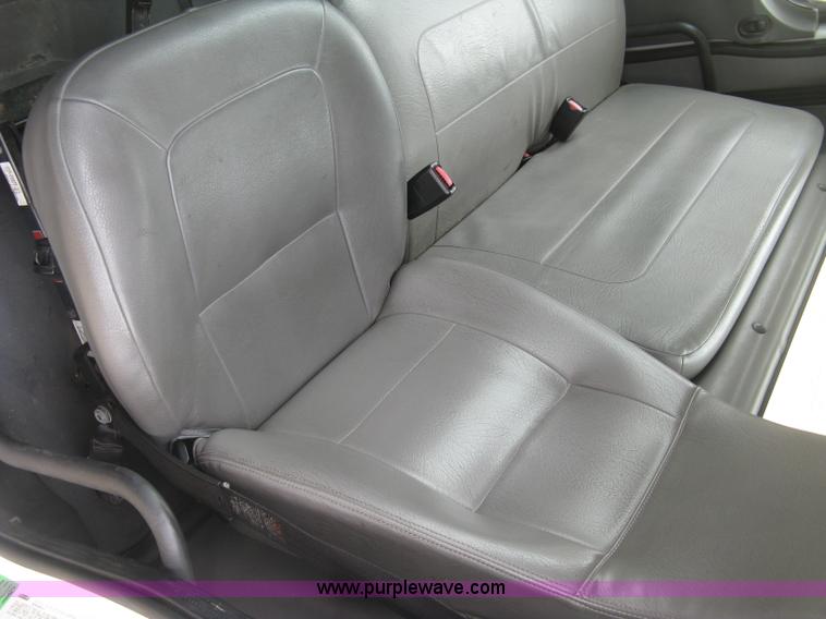 image for item J2892 2005 Freightliner Business Class M2 truck cab and chassis