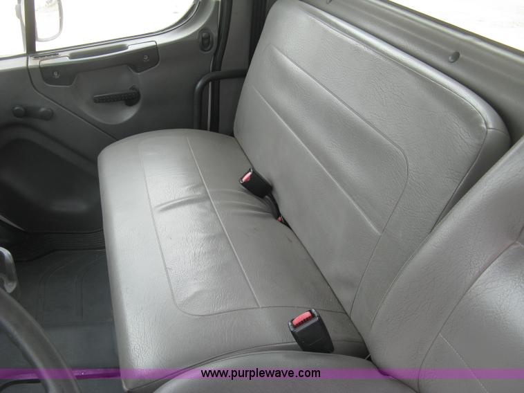 image for item J2892 2005 Freightliner Business Class M2 truck cab and chassis