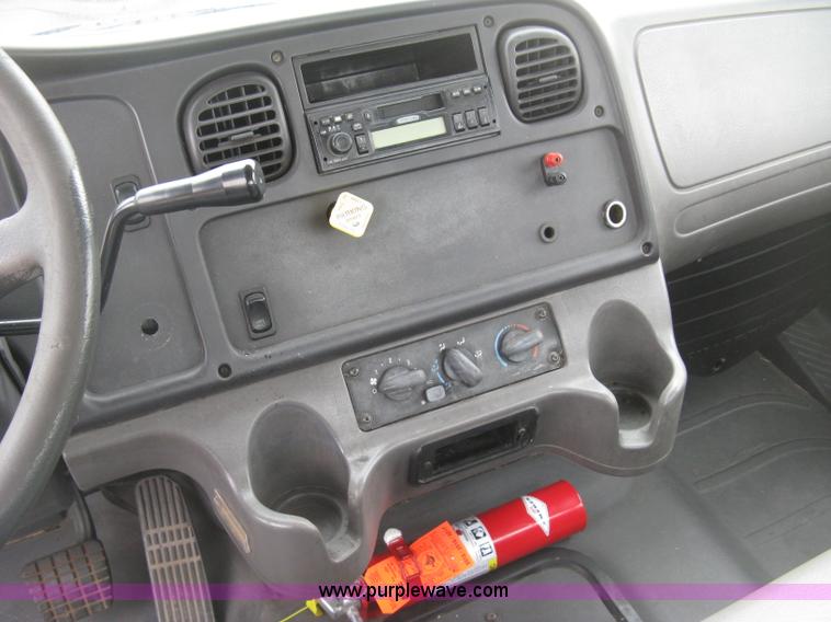 image for item J2892 2005 Freightliner Business Class M2 truck cab and chassis